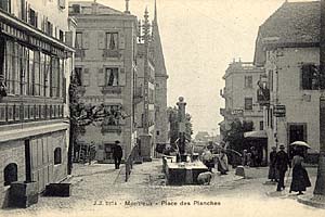 La place du village des Planches. A gauche, la Pension Vautier au second plan. Carte postale ancienne.