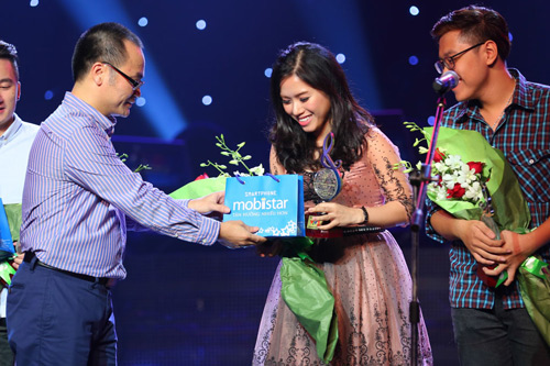 Thuỳ Chi nhận giải thưởng ca sĩ thể hiện hiệu quả nhất bài hát “Trong lành những giấc mơ” ngay trong lần đầu tiên trở lại trên sân khấu Bài Hát Việt