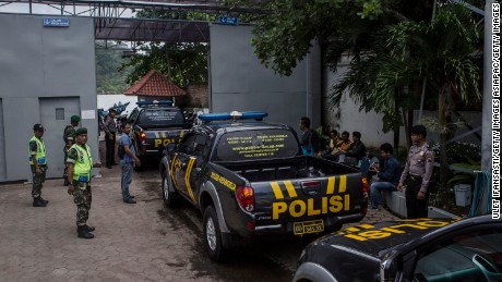 CILACAP, CENTRAL JAVA, INDONESIA - JULY 27:  Indonesian police patrol cars are arrive at Wijayapura port, which is the entrance gate to Nusakambangan prison as Indonesia prepare for third round of drug executions on July 27, 2016 in Cilacap, Central Java, Indonesia. According to reports, Indonesia is likely to resume executions of 14 prisoners on death row this week. Fourteen prisoners, including inmates from Nigeria, Pakistan, India, South Africa, and four Indonesians, have been moved to isolation holding cells at Nusa Kambangan, off Central Java.  (Photo by Ulet Ifansasti/Getty Images)