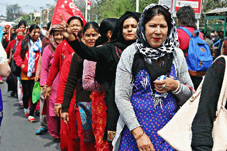 Nepalesische Frauen auf der Eröffnungsdemonstration in Kathmandu