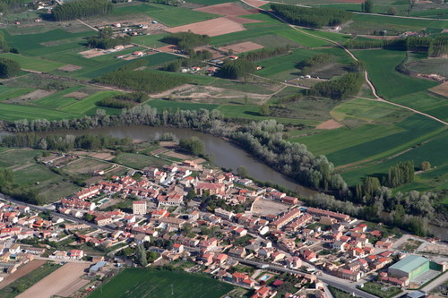 Vista area de Fresnillo de las Dueas y ro Duero