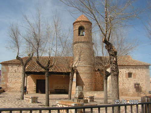 Iglesia de Arisgotas. Contiene restos visigodos.
