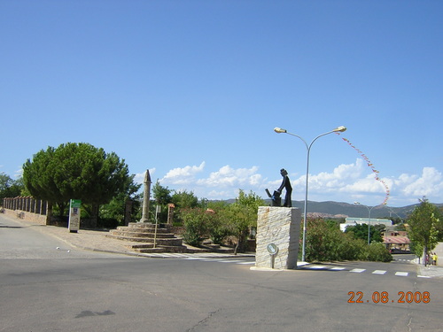 Parque de Santa Ana, Pingote y Monumento al Apicultor
