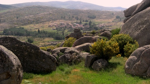 Vista de Benitos y el Pico Gorria al fondo