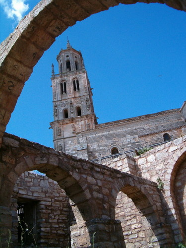 Santa Maria del Campo - Iglesia entre arcos
