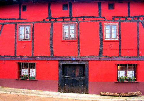 la casa roja de Agés