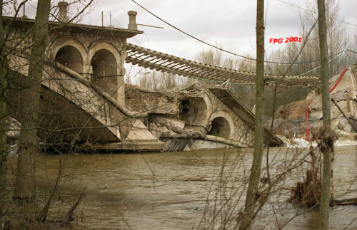 Puente FFCC Destruido. Río Órbigo (11.03.2001)