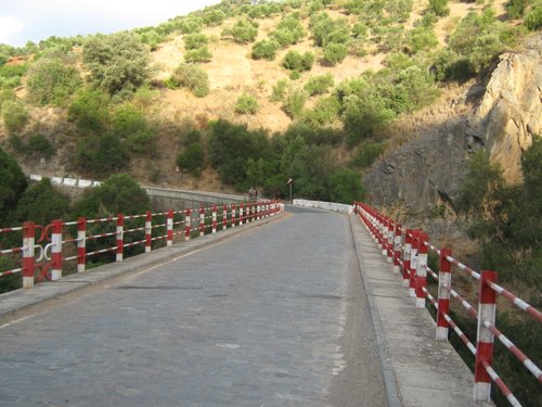 Puente de acceso a Estación de Coripe.