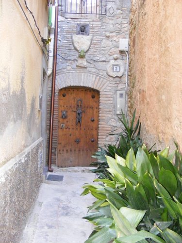 Puerta, aldaba y tirador. Pradell de la Teixeta, Tarragona