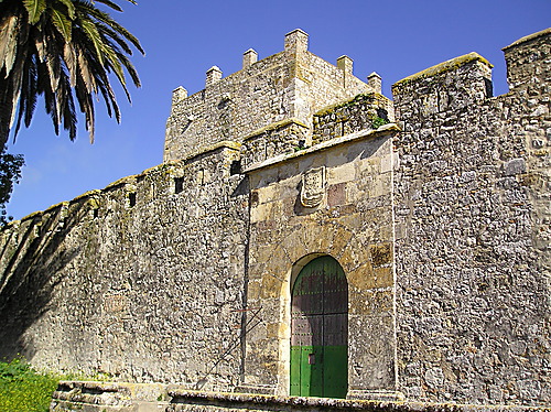 puerta principal del castillo