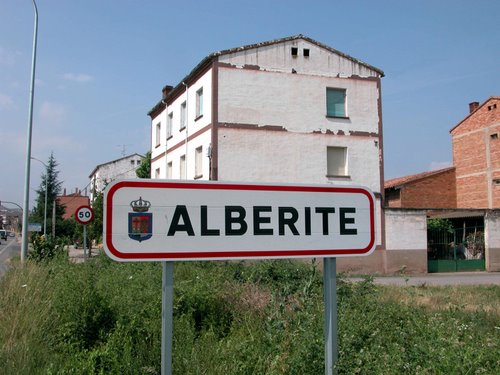 ALBERITE (Valle del Iregua-La Rioja-2009). 01. Entrada al pueblo.