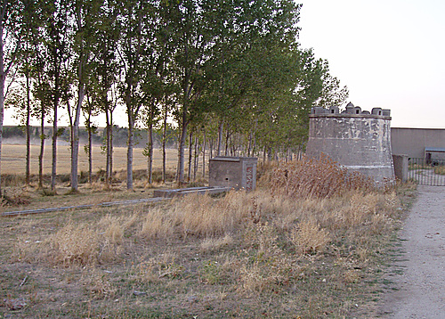 Pedrosillo de Alba (deposito de agua y fuente)