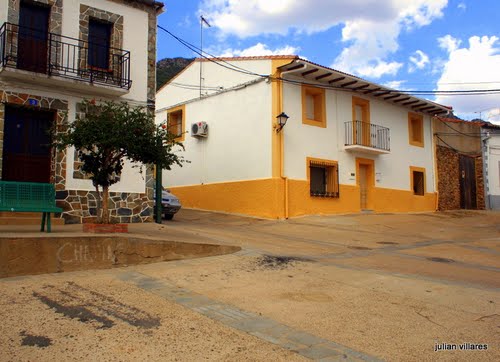 plaza ,La Calera ( Alía )
