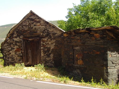 Casas antiguas en San Pedro de Paradela