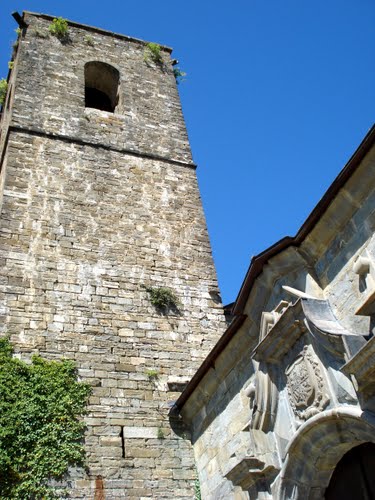 Torre y entrada al Monasterio de San Victorián