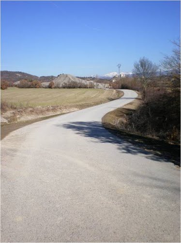 Carretera de acceso a Asso-Veral.