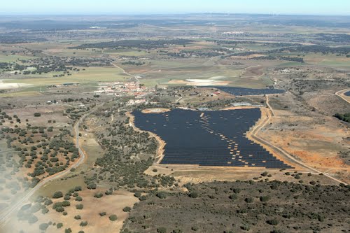 Vista aérea de una planta fotovoltaica en San Pedro del Valle