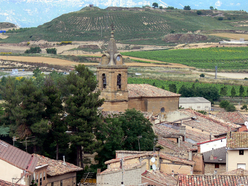 OLLAURI (La Rioja). 2007. En el centro,  iglesia parroquial de EL Salvador (sXVI-XVII).