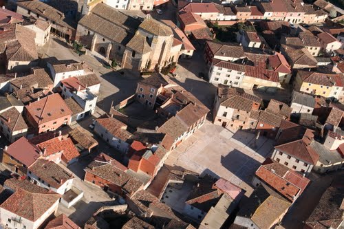 Vista aérea de la Plaza e Iglesia de Presencio