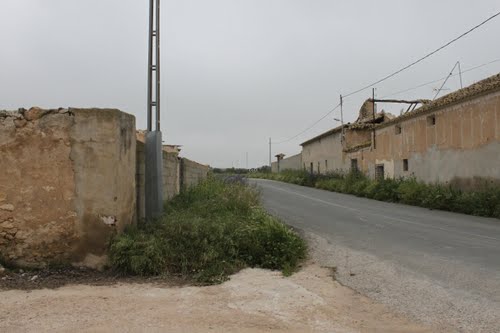 Carretera que se adentra en Campoalbillo