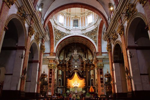 Interior de la Basílica de Aspe en agosto de año par