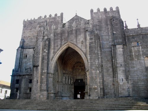 Catedral-Fortaleza. Santa María de Tuy. España. Año (1180). 