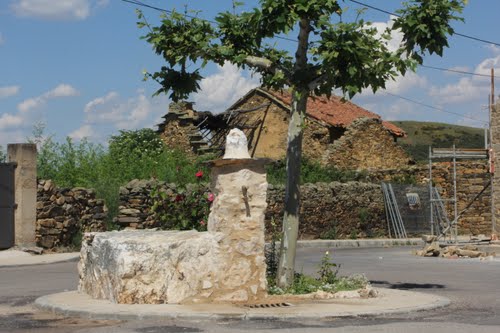 La fuente de piedra albina, Piedralba, León