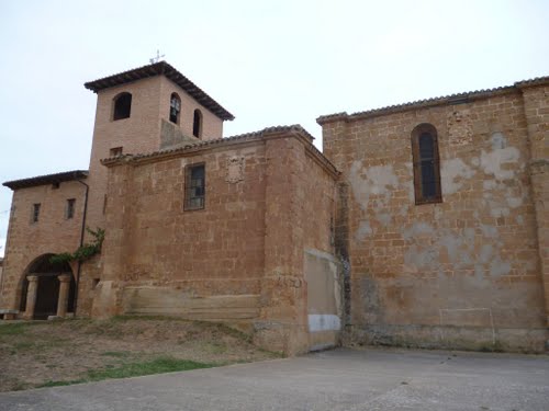 Frontón en la Iglesia de Barrio de Díaz Ruiz