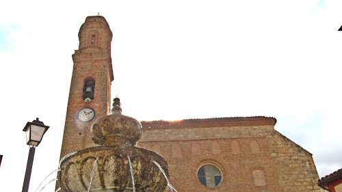 Villanueva de Huerva, torre mudéjar e iglesia de Nuestra Señora de los Angeles del siglo XVI.