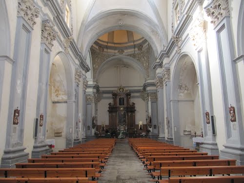 Interior de la iglesia de Azuara (Zaragoza).