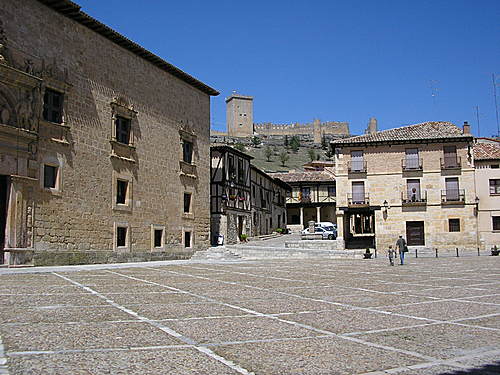 Plaza Palacio y Castillo de Peñaranda de Duero P5010466