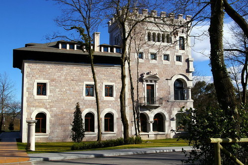 Castillo de la Zoreda, La Manjoya, Oviedo, Asturias