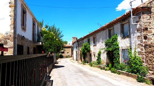 Entrada al pueblo de Aldealseñor (Soria).