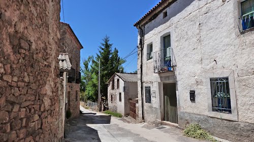 Calle típica de Aldealseñor (Soria).