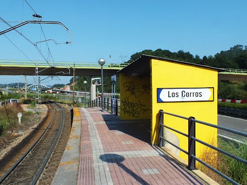 Apeadero de F.E.V.E. (Ferrocarriles Españoles de Vía Estrecha) Los Corros. Principado de Asturias.