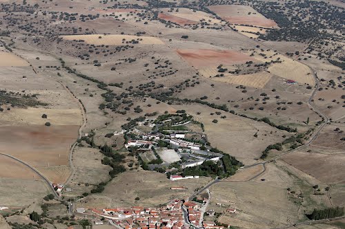 Vista aérea de Armenteros y el colegio La Inmaculada