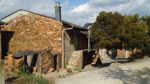 O centrinho do povoado de El Acebo - Camino de Santiago