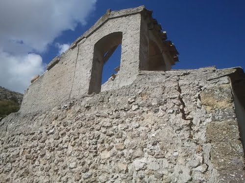 Campanario ruinas en Carrascosilla