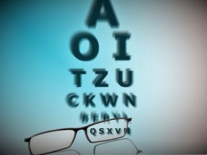 Letras con gafas para la graducaión de la vista por un oftalmologo