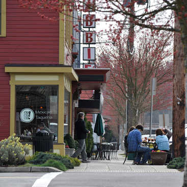 photo of downtown Milwaukie with pedestrians and restaurants