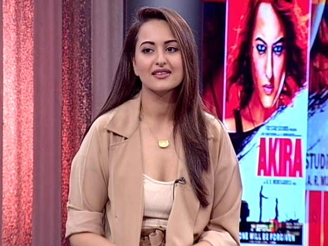 Trolls Are Idiots, Says Sonakshi. And This Man Is A 'Maha-Idiot'