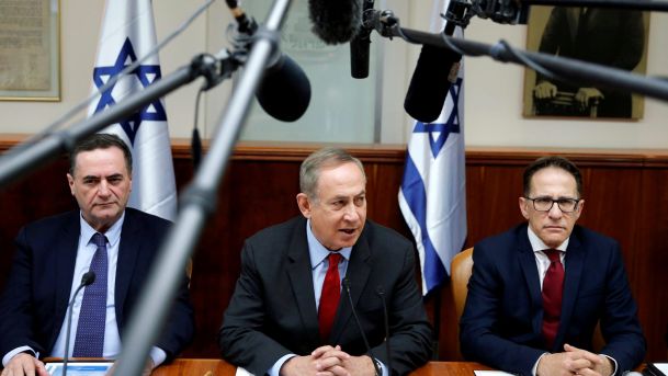 Prime Minister Benjamin Netanyahu (C) attends a cabinet meeting in Jerusalem March 16, 2017. 