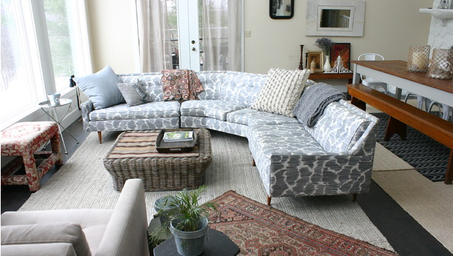 Ghế sofa phòng khách hình chữ L phù hợp để ngăn chia không gian
