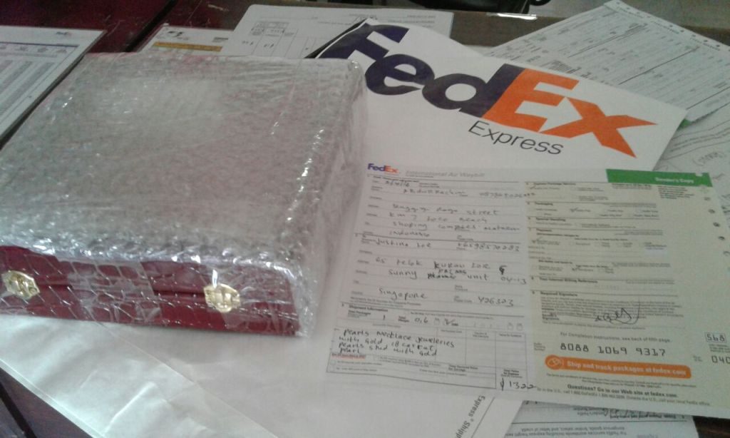 We send your purchasing parcel via FedEx, we inform you the tracking number as soon as possible