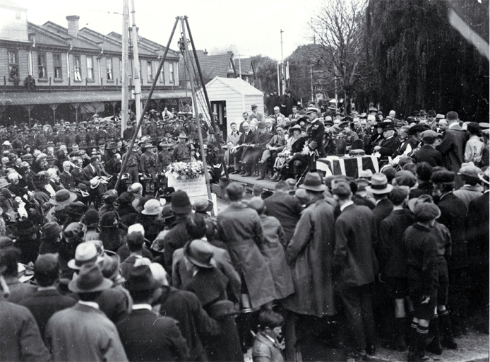 Lord Jellicoe addresses those in attendance, foundation stone ceremony, Bridge of Remembrance [25 Apr. 1923]