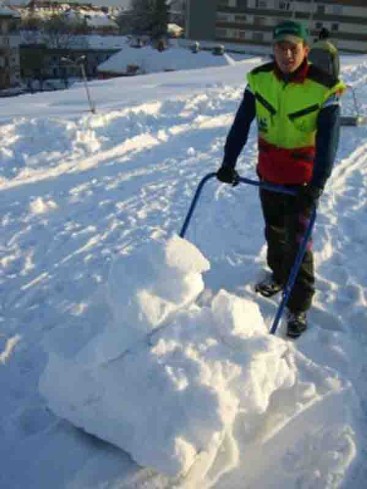 ceny odśnieżania dachów oraz sposoby wywóz śniegu w Warszawie i jego cennik