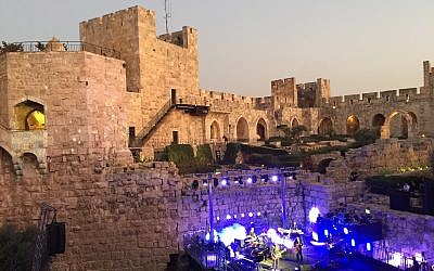 Setting the stage with Eviatar Banai at a sunset Mekudeshet concert (Jessica Steinberg/Times of Israel)