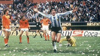 Argentina’s Mario Kempes celebrates scoring against the Netherlands in the 1978 FIFA World Cup Final