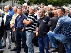 Podgorica: Vlasnici nelegalnih objekata protestovali ispred Skupštine