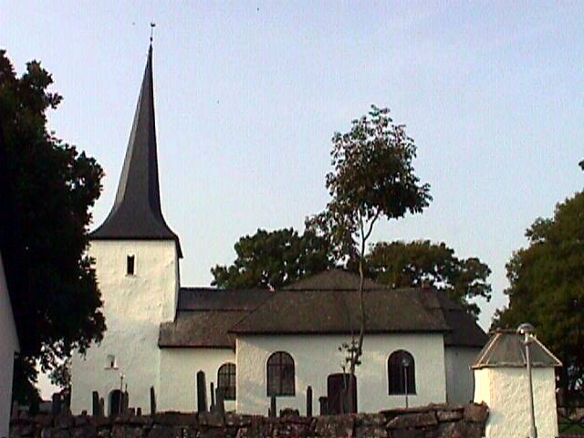 Bolstads kyrka, sedd från söder, foto Kjell Åberg sept. 2002